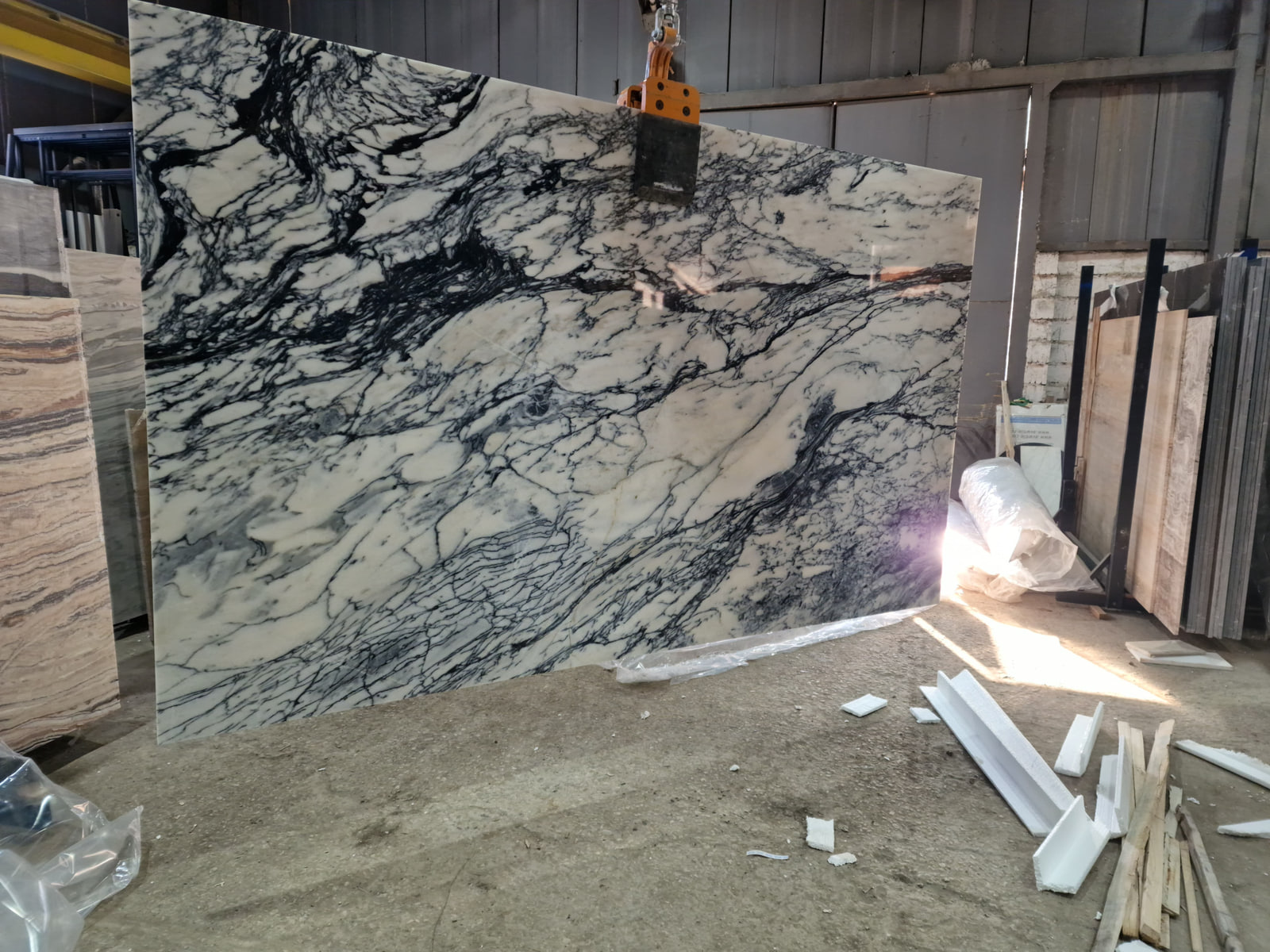 Мрамор Блэк лайн
/Black line/
21022025 — фото 2