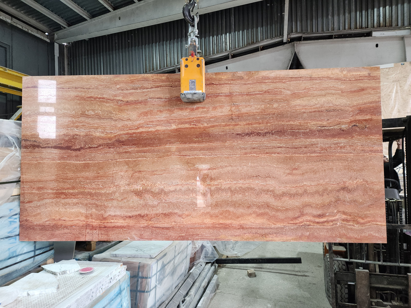 Травертин красный 
/Travertine red/
21022025 — фото 1