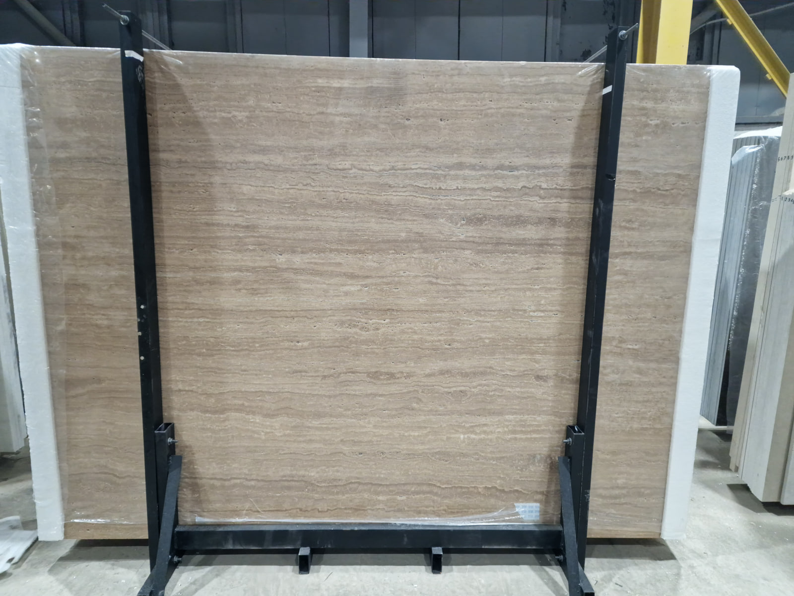 Травертин незаполненный лощение 
/Travertine Unfilled Honed/
21022025 — фото 1