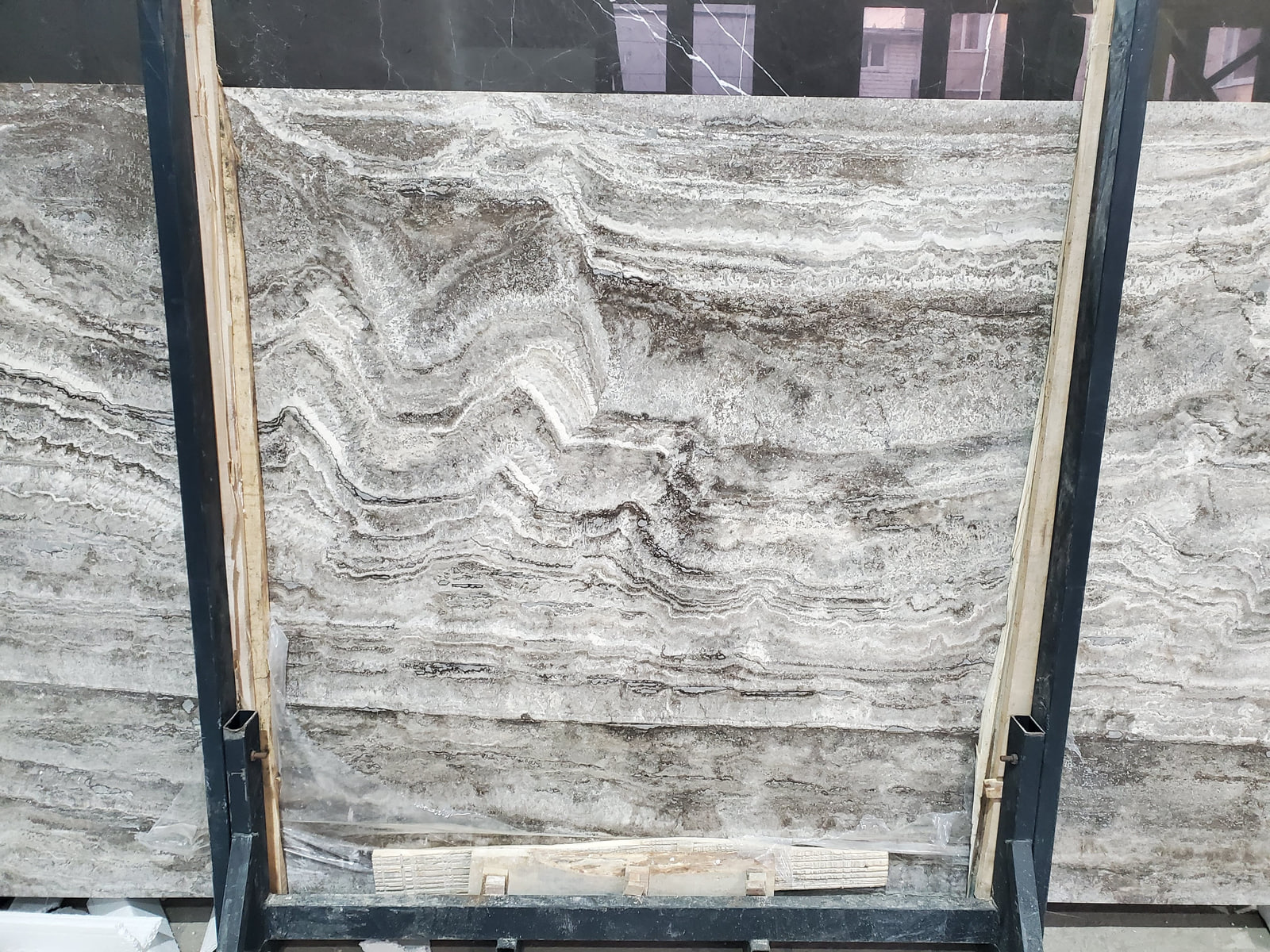 Травертин сильвер  классик 
/Travertine silver/ заполненный, полированный — фото 1