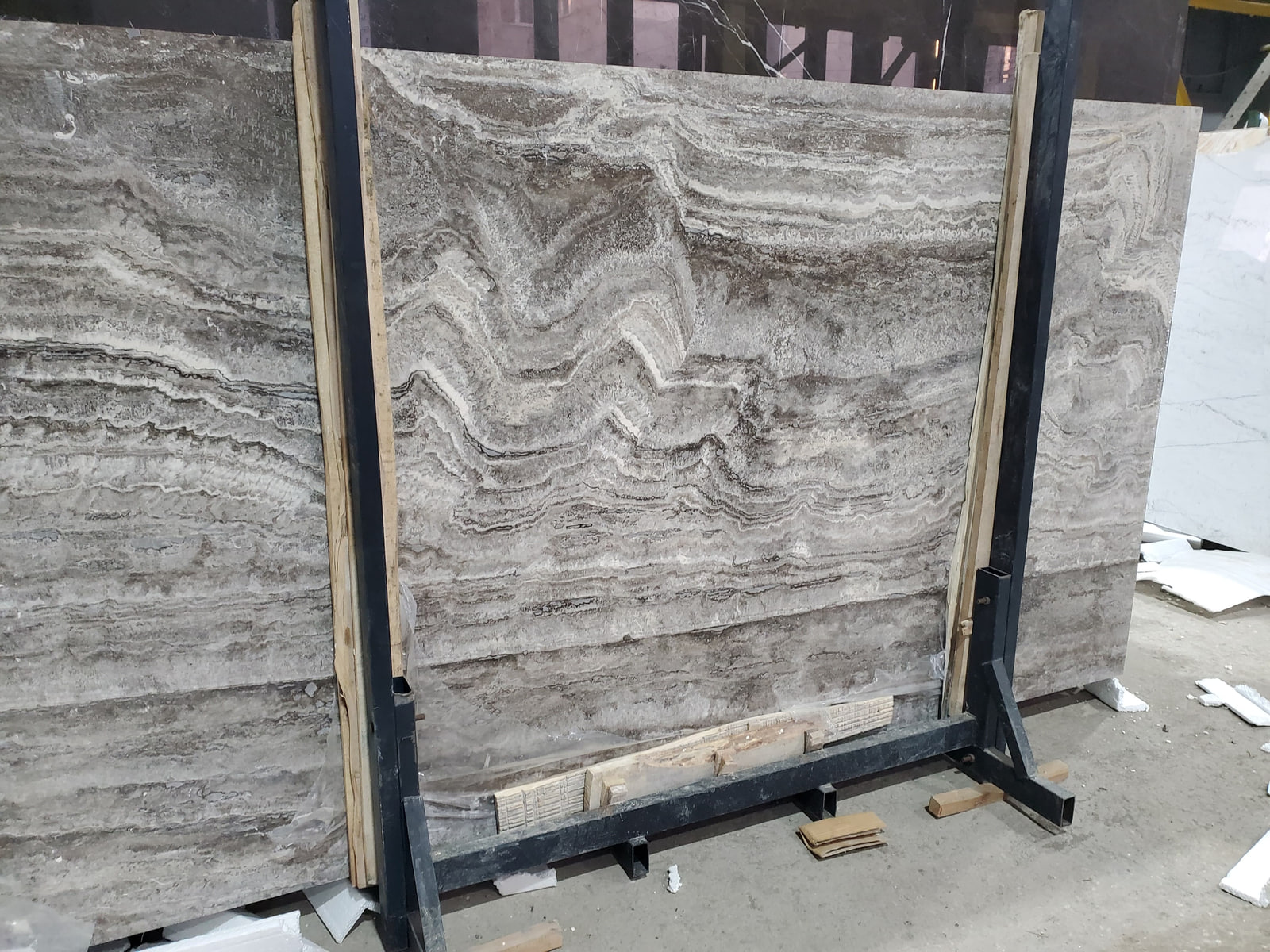 Травертин сильвер  классик 
/Travertine silver/ заполненный, полированный — фото 2