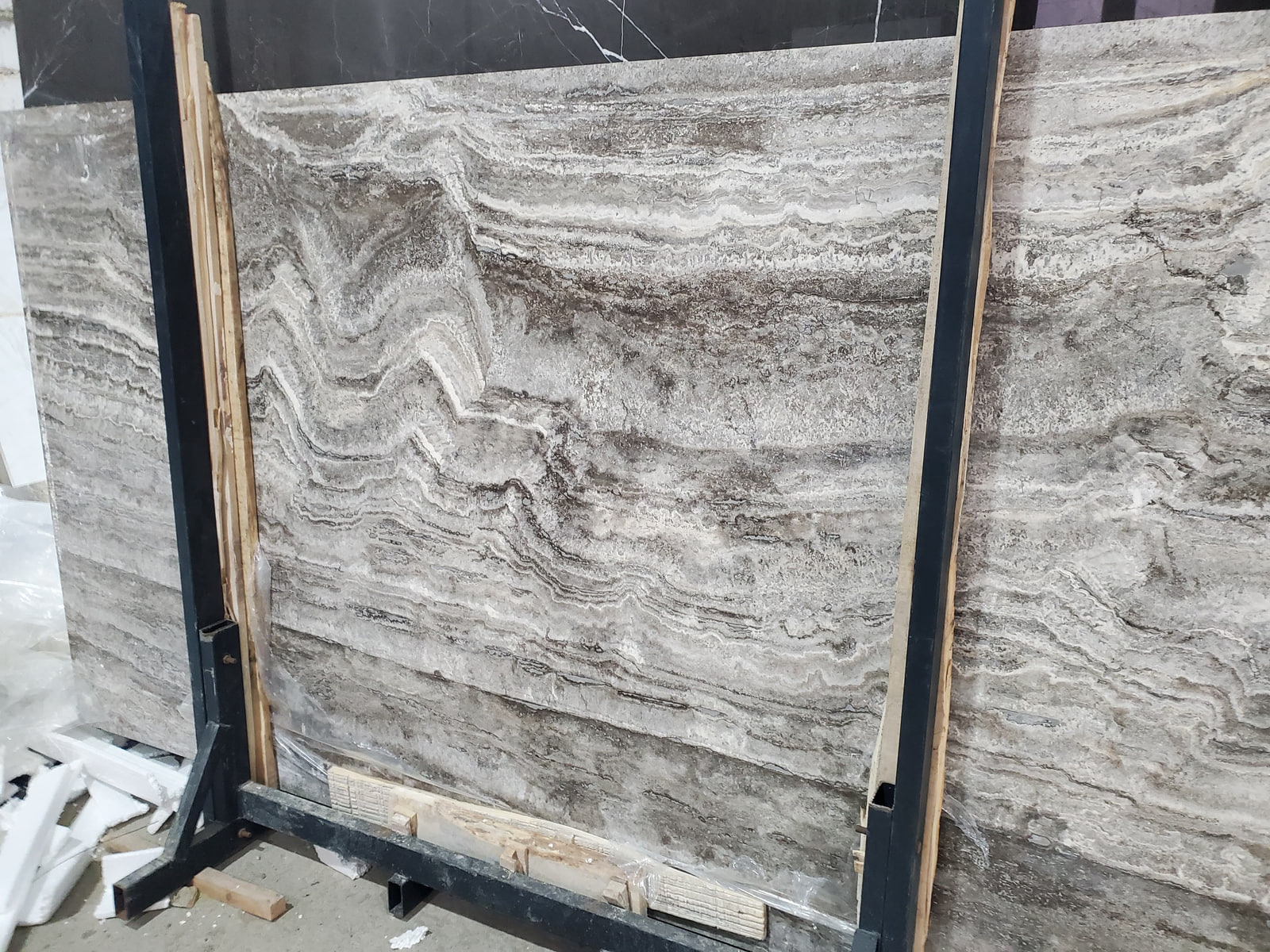 Травертин сильвер  классик 
/Travertine silver/ заполненный, полированный — фото 3