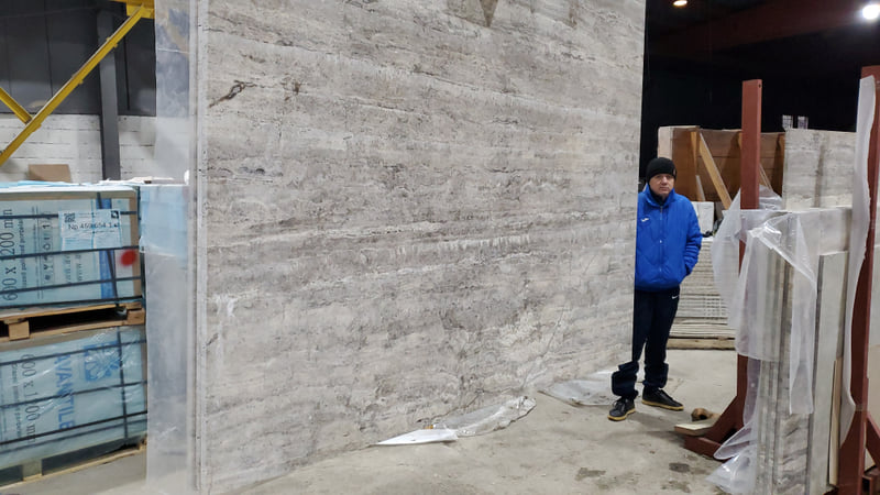 Травертин сильвер  
/Travertine silver/ незаполненный, неполированный — фото 1