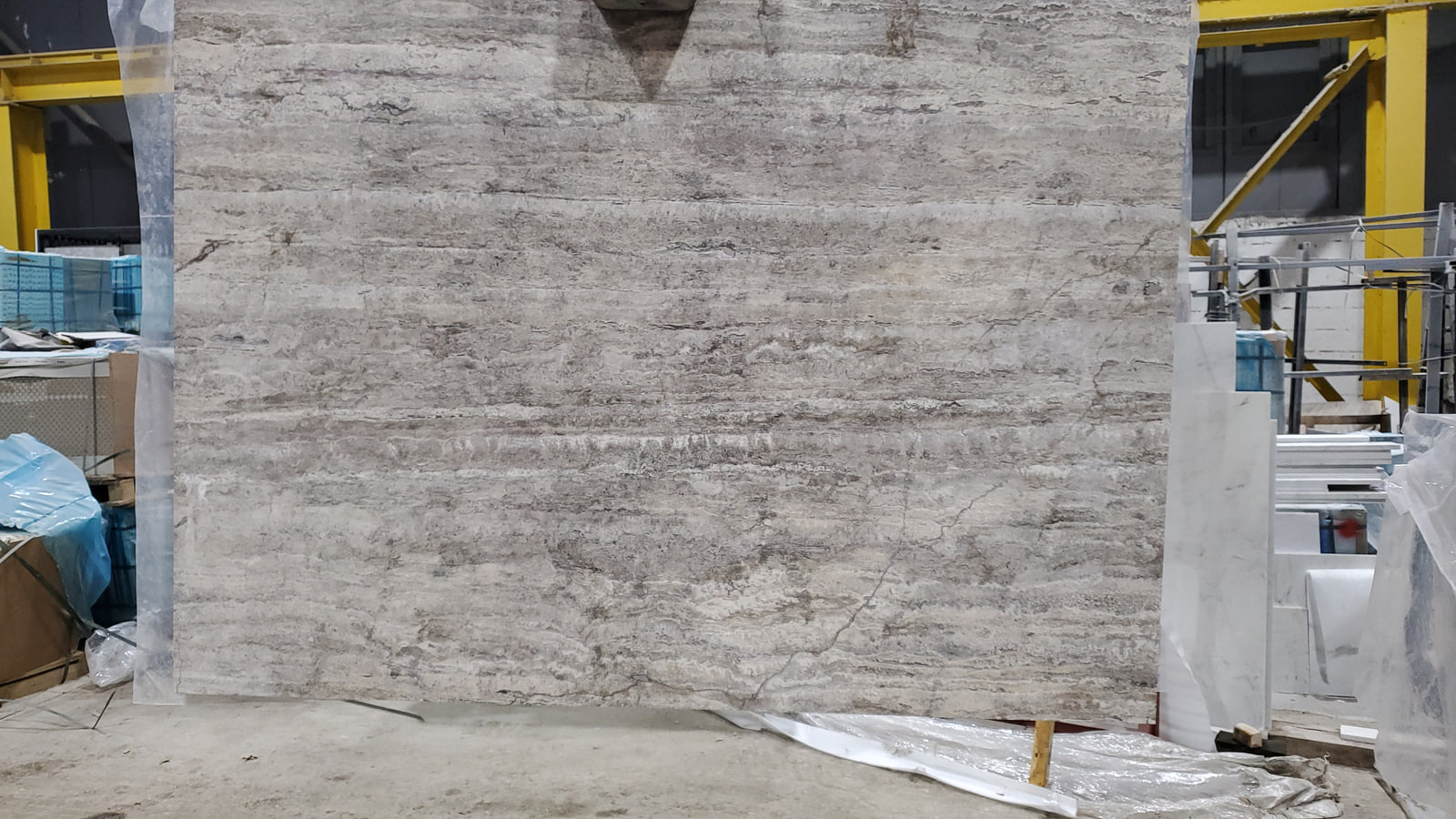 Травертин сильвер  
/Travertine silver/ незаполненный, неполированный — фото 2